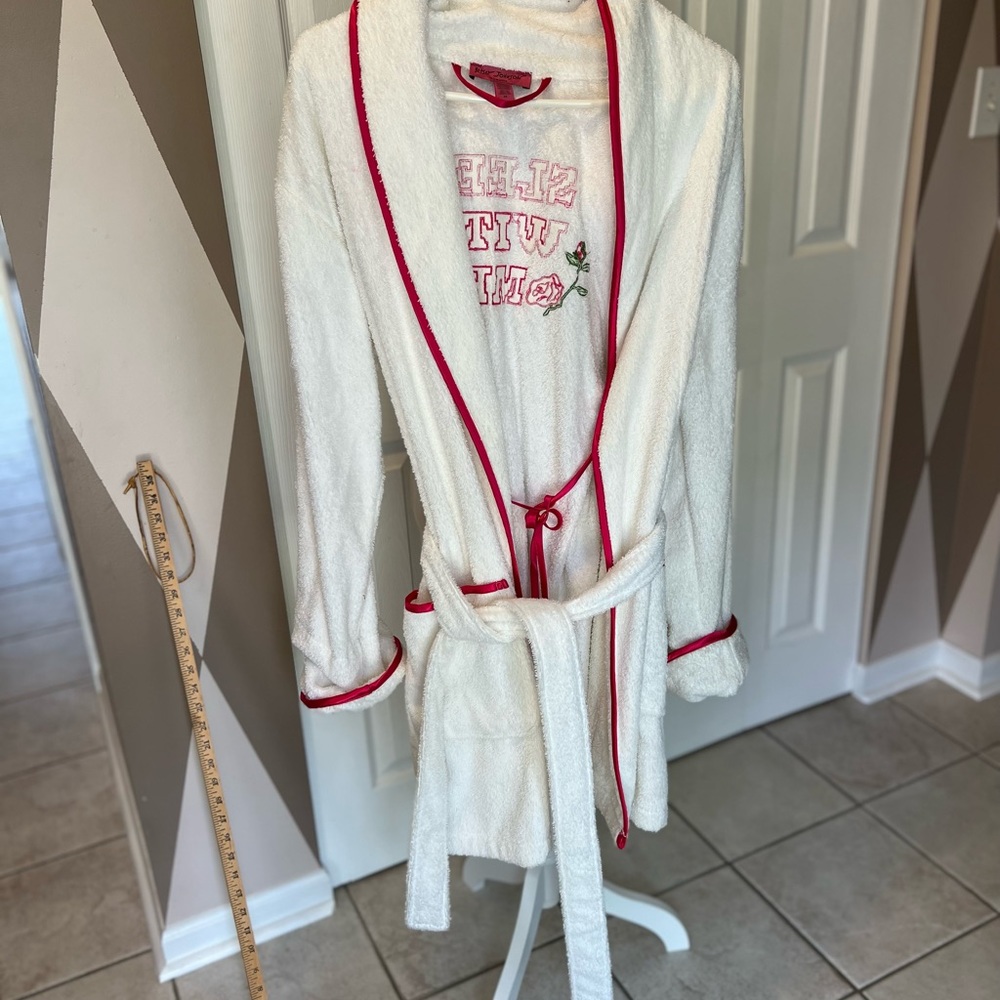 Betsey Johnson robe size medium